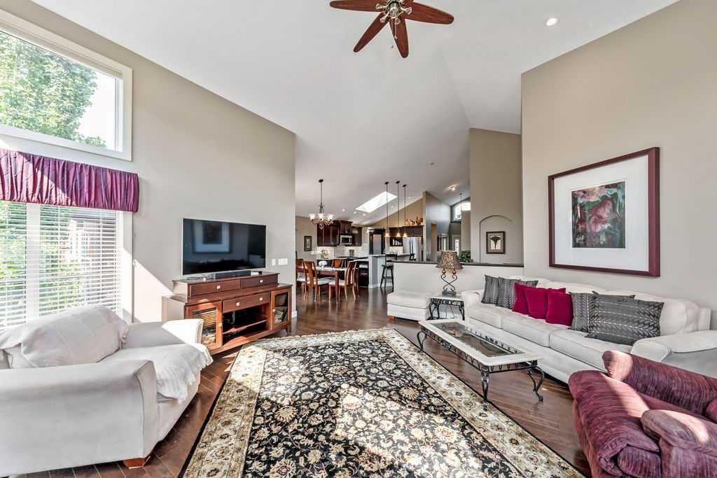259 Willow Ridge Manor, Diamond Valley, AB - Indoor Photo Showing Living Room
