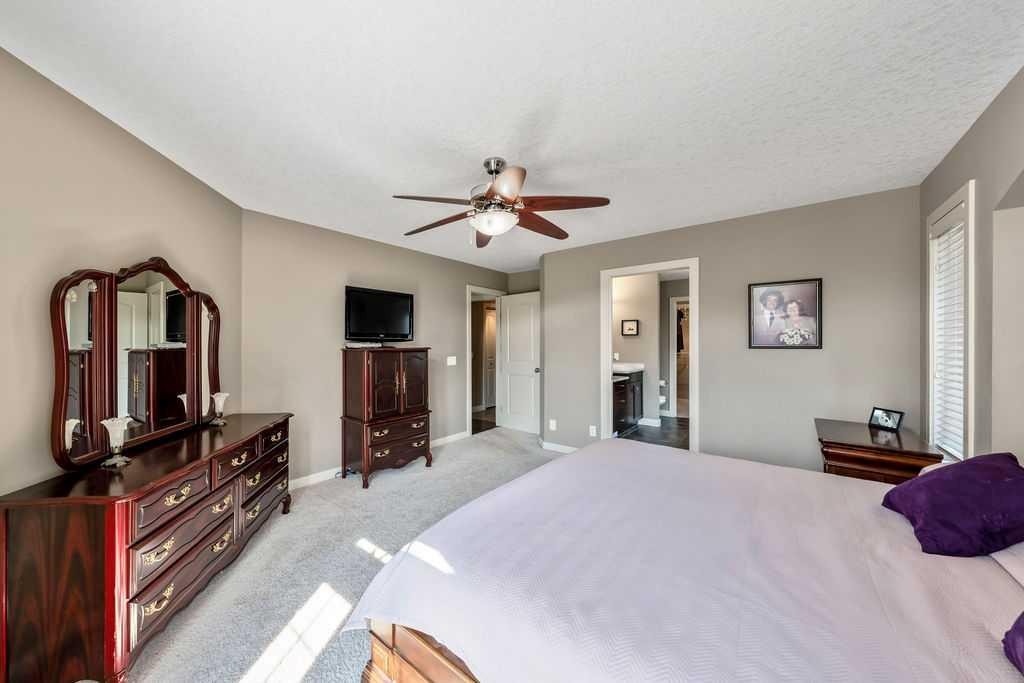259 Willow Ridge Manor, Diamond Valley, AB - Indoor Photo Showing Bedroom