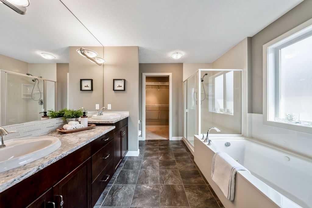 259 Willow Ridge Manor, Diamond Valley, AB - Indoor Photo Showing Bathroom