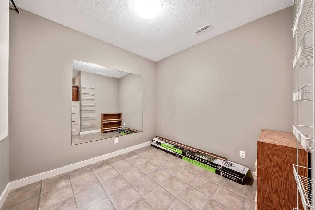 259 Willow Ridge Manor, Diamond Valley, AB - Indoor Photo Showing Other Room