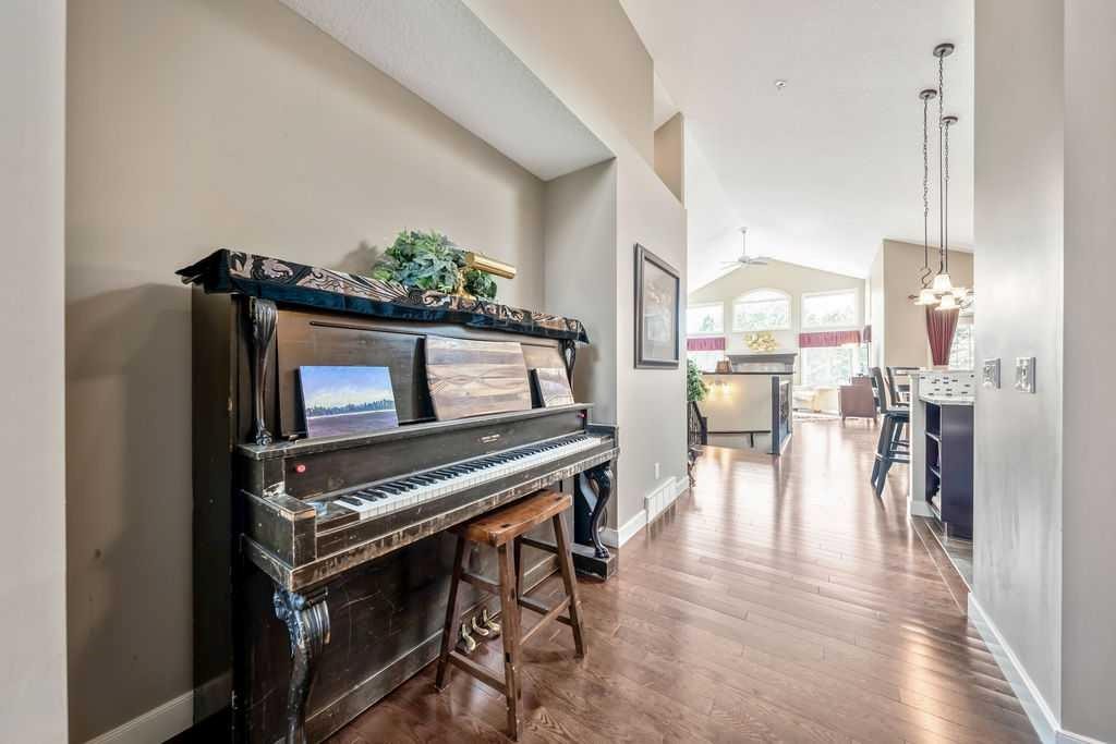 259 Willow Ridge Manor, Diamond Valley, AB - Indoor Photo Showing Other Room