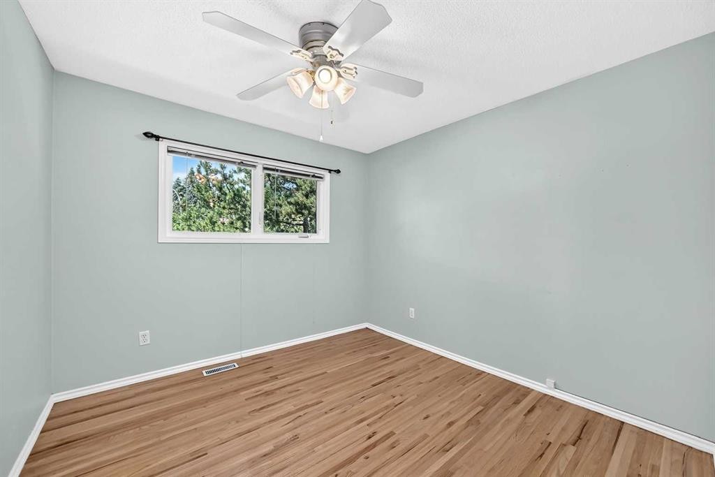 7828 10 Street Nw, Calgary, AB - Indoor Photo Showing Other Room