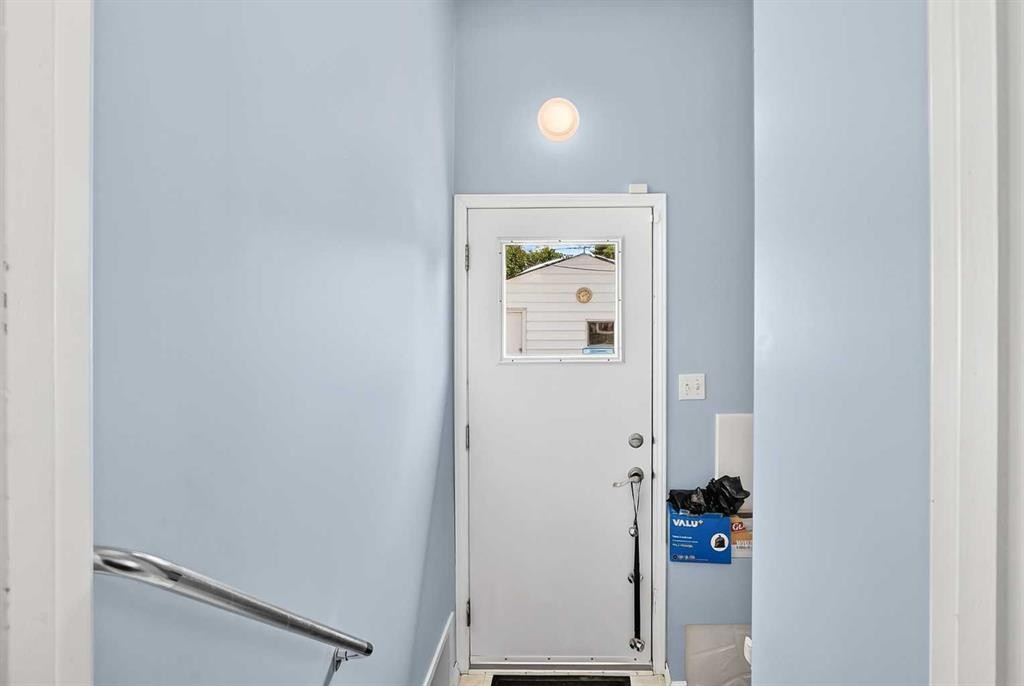7828 10 Street Nw, Calgary, AB - Indoor Photo Showing Other Room