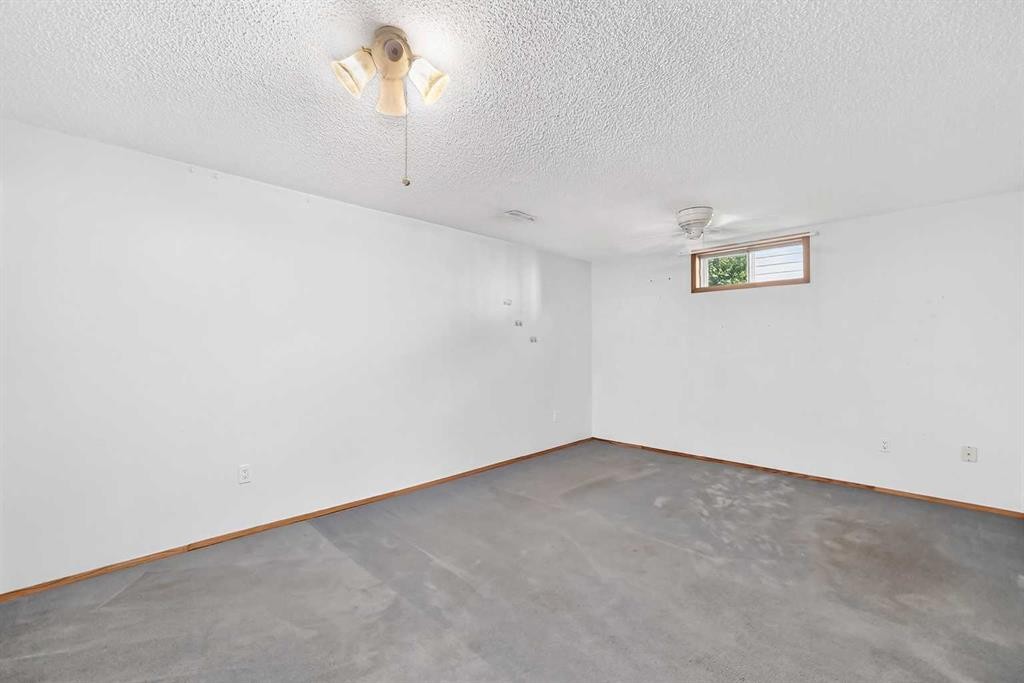 7828 10 Street Nw, Calgary, AB - Indoor Photo Showing Other Room