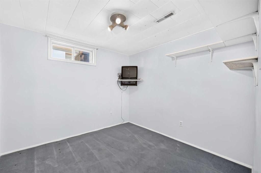 7828 10 Street Nw, Calgary, AB - Indoor Photo Showing Other Room