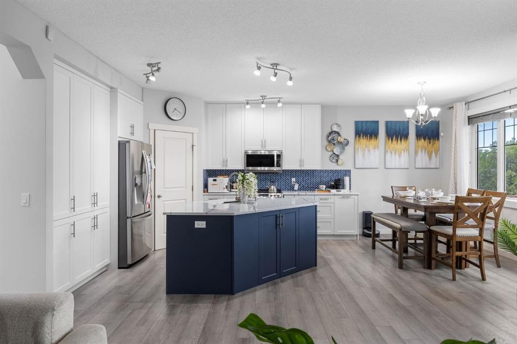 575 Evergreen Circle Sw, Calgary, AB - Indoor Photo Showing Kitchen With Upgraded Kitchen