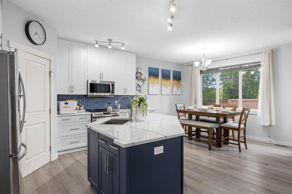 575 Evergreen Circle Sw, Calgary, AB - Indoor Photo Showing Other Room