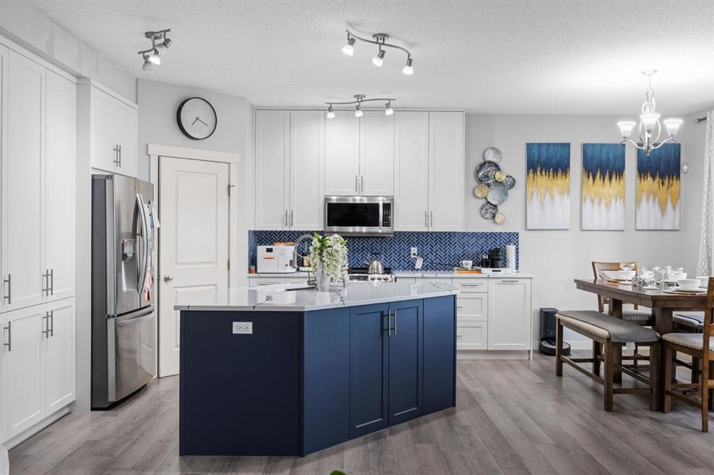 575 Evergreen Circle Sw, Calgary, AB - Indoor Photo Showing Kitchen With Upgraded Kitchen