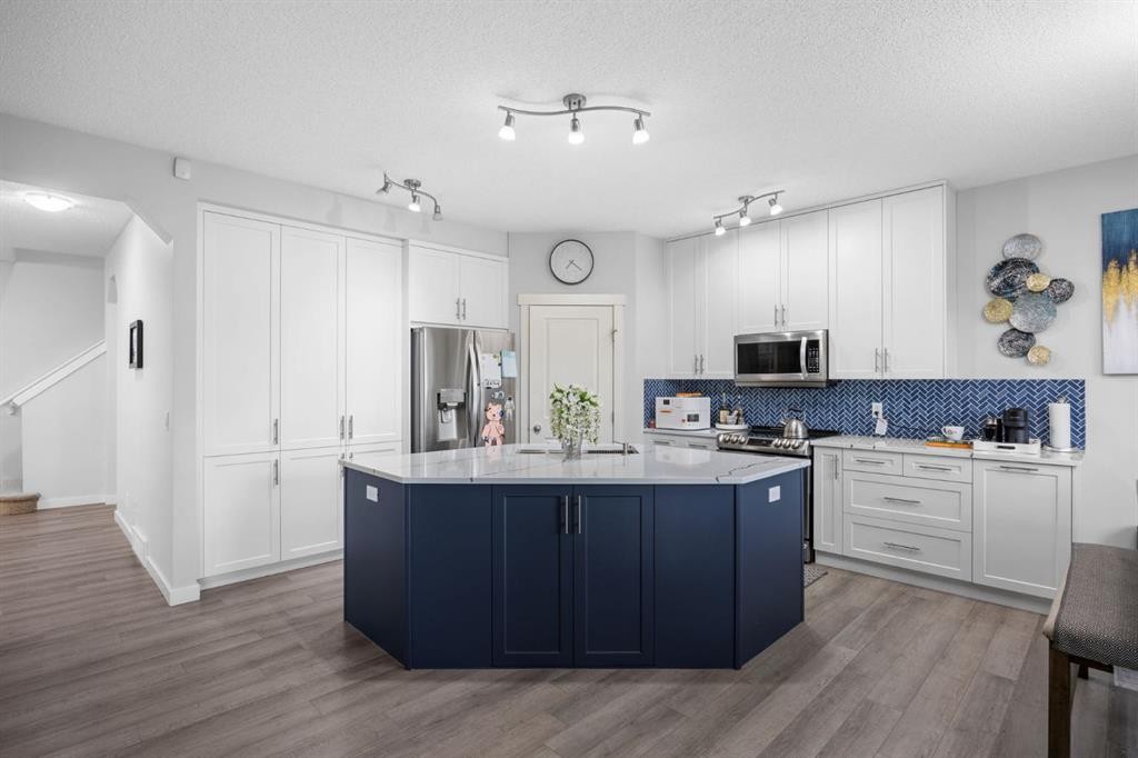 575 Evergreen Circle Sw, Calgary, AB - Indoor Photo Showing Kitchen With Upgraded Kitchen