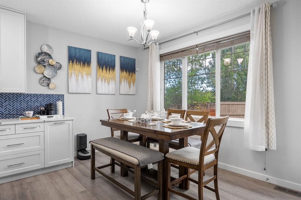 575 Evergreen Circle Sw, Calgary, AB - Indoor Photo Showing Dining Room