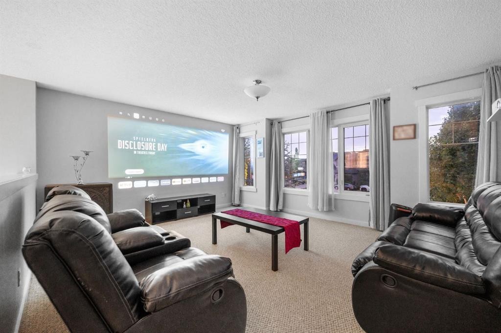 575 Evergreen Circle Sw, Calgary, AB - Indoor Photo Showing Other Room