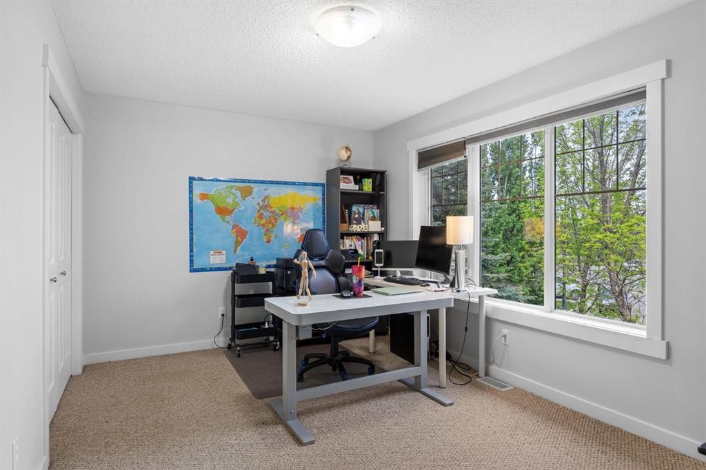 575 Evergreen Circle Sw, Calgary, AB - Indoor Photo Showing Office