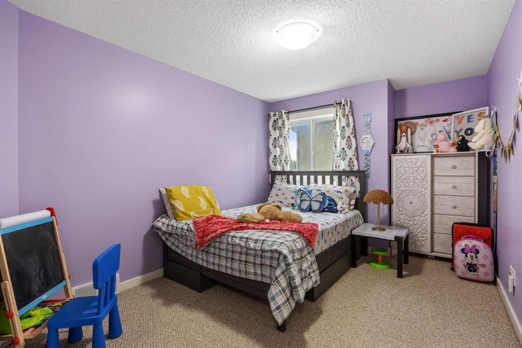 575 Evergreen Circle Sw, Calgary, AB - Indoor Photo Showing Bedroom