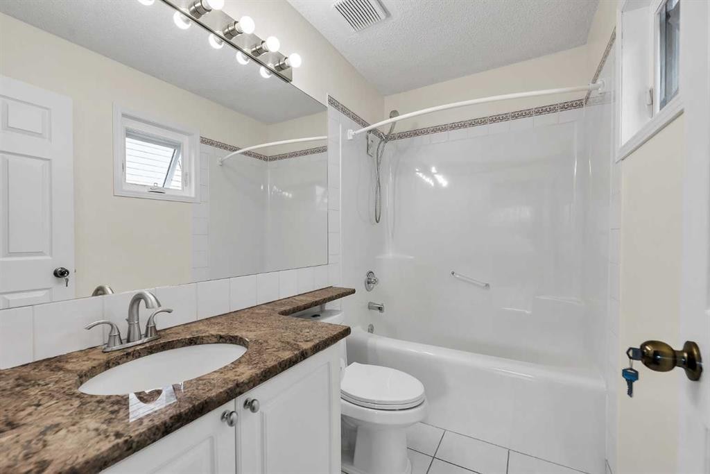 68 Catalina Circle Ne, Calgary, AB - Indoor Photo Showing Bathroom