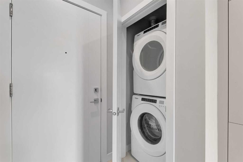 516-8230 Broadcast Avenue Sw, Calgary, AB - Indoor Photo Showing Laundry Room