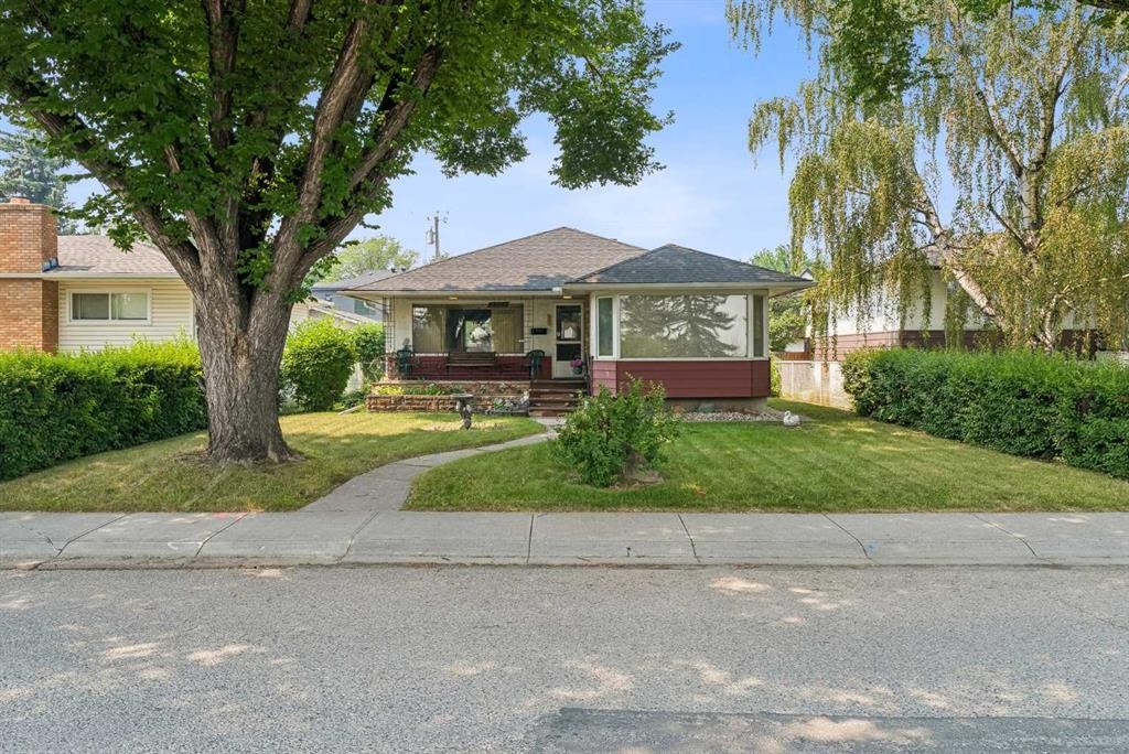 2307 7 Street Ne, Calgary, AB - Outdoor