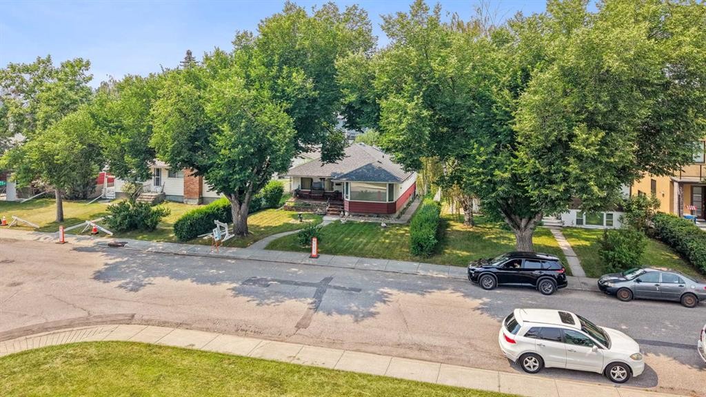 2307 7 Street Ne, Calgary, AB - Outdoor