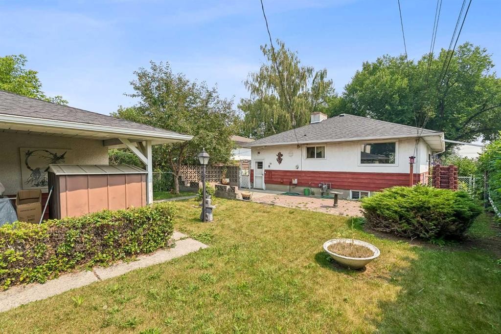 2307 7 Street Ne, Calgary, AB - Outdoor