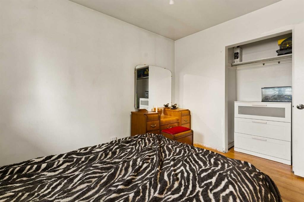 440 36 Avenue Nw, Calgary, AB - Indoor Photo Showing Bedroom