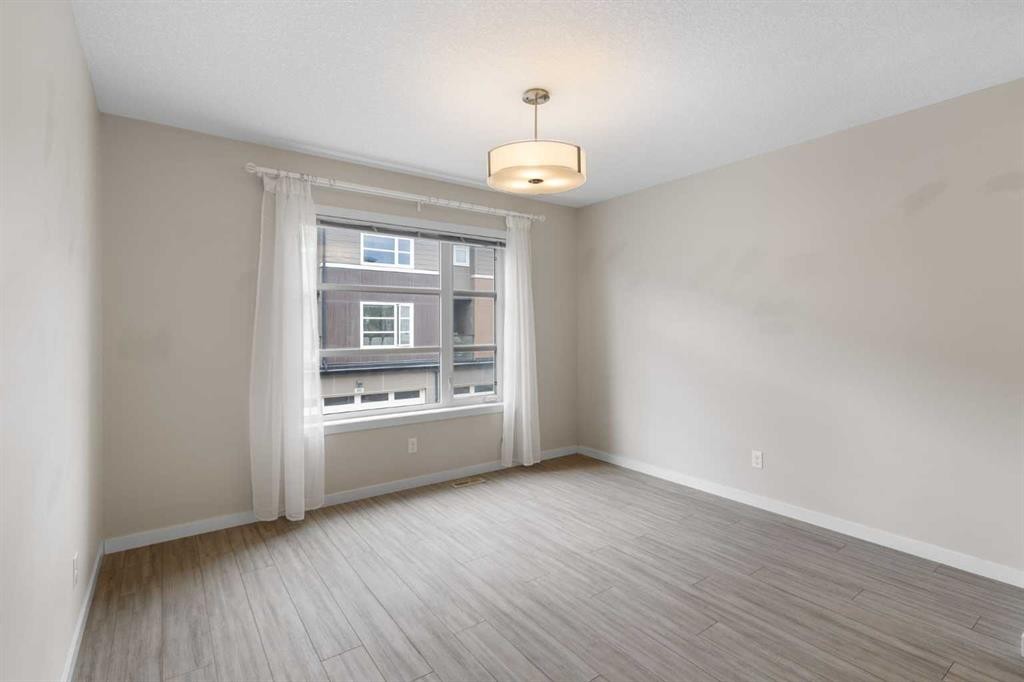 506 Evansridge Park Nw, Calgary, AB - Indoor Photo Showing Other Room