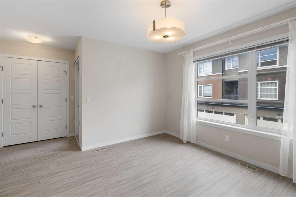 506 Evansridge Park Nw, Calgary, AB - Indoor Photo Showing Other Room