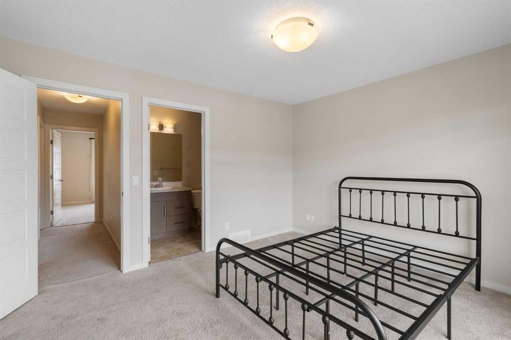 506 Evansridge Park Nw, Calgary, AB - Indoor Photo Showing Bedroom