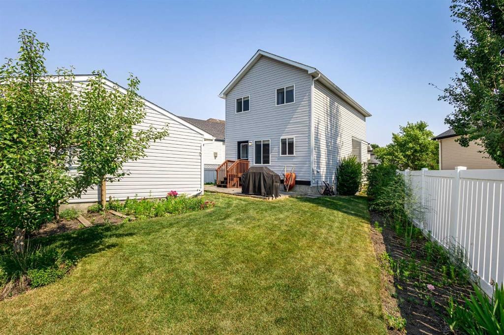 49 Evermeadow Manor Sw, Calgary, AB - Outdoor With Exterior