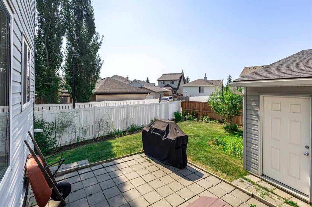49 Evermeadow Manor Sw, Calgary, AB - Outdoor