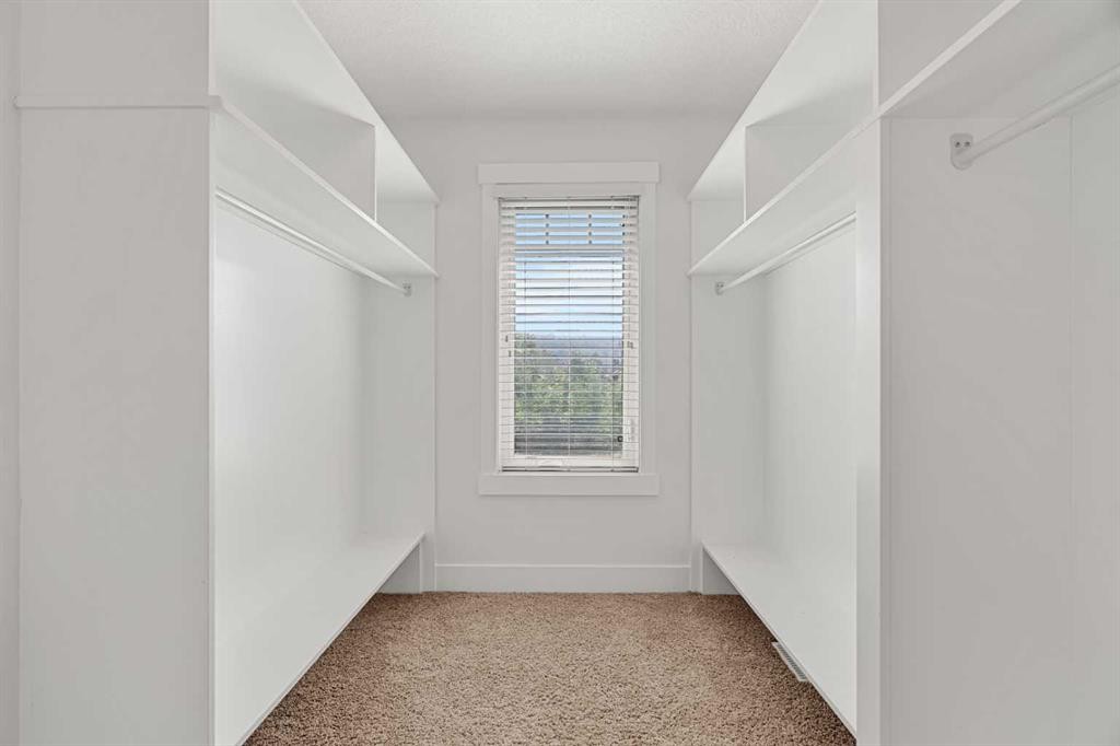 4828 20 Avenue Nw, Calgary, AB - Indoor Photo Showing Other Room