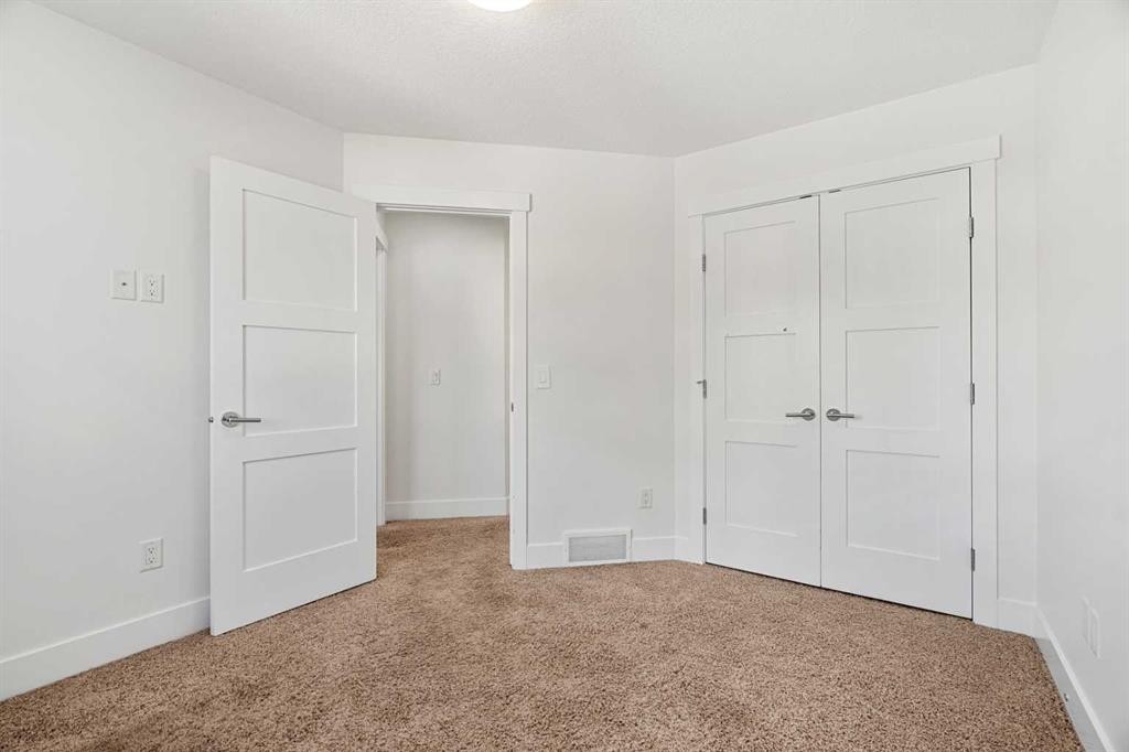 4828 20 Avenue Nw, Calgary, AB - Indoor Photo Showing Other Room