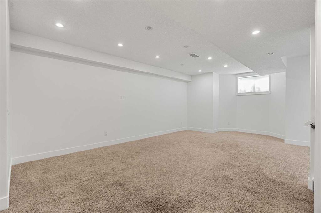 4828 20 Avenue Nw, Calgary, AB - Indoor Photo Showing Other Room