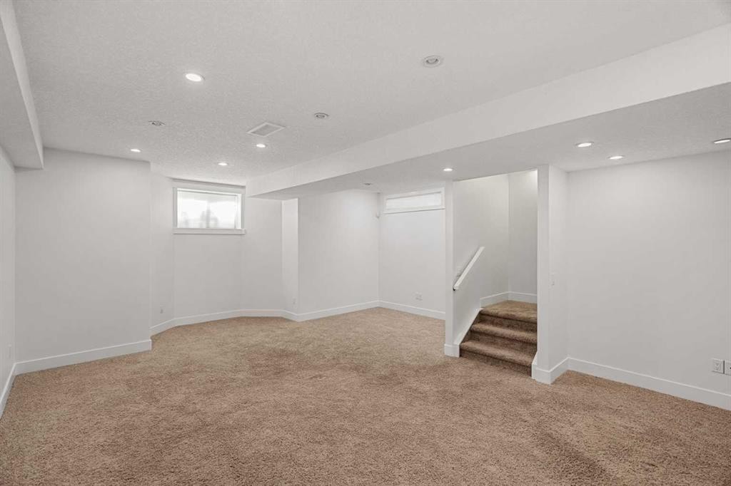 4828 20 Avenue Nw, Calgary, AB - Indoor Photo Showing Other Room