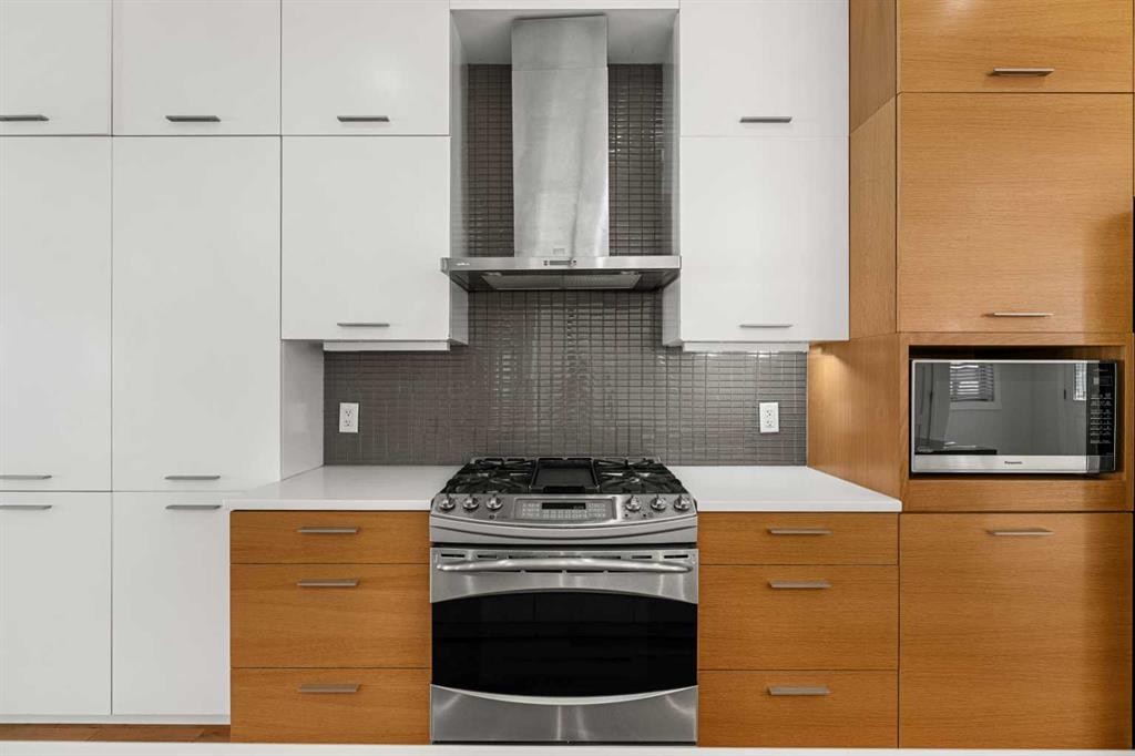 4828 20 Avenue Nw, Calgary, AB - Indoor Photo Showing Kitchen