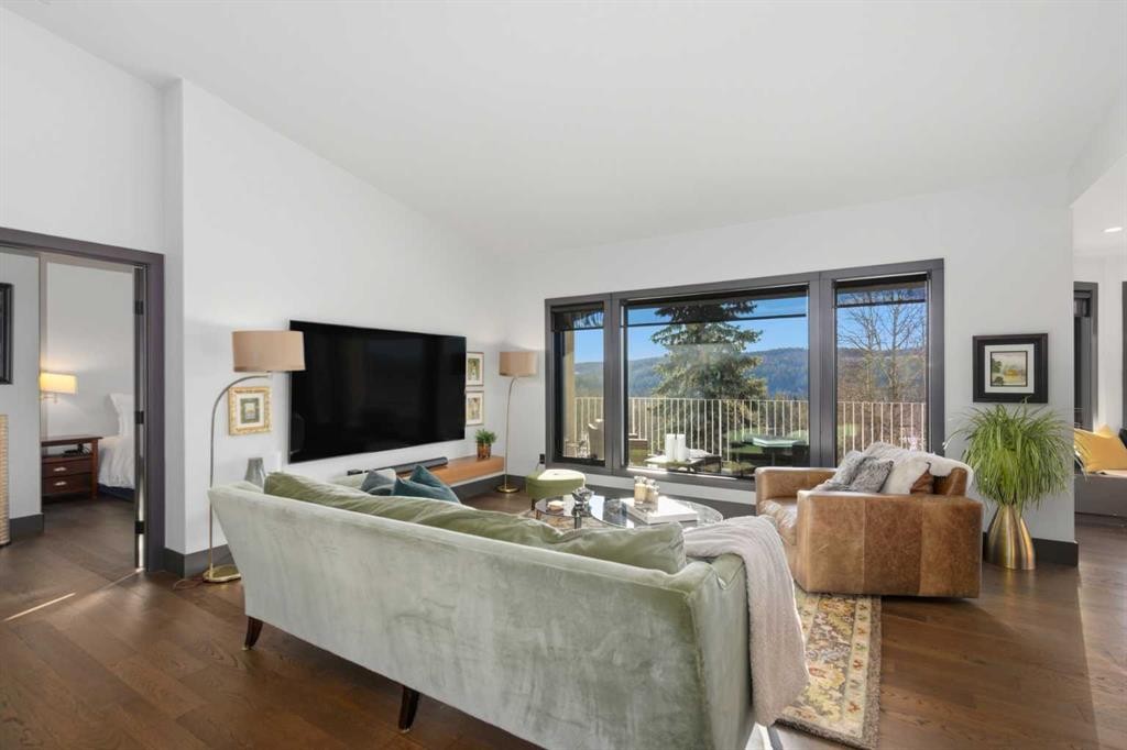 38 Sunrise Way, Priddis Greens, AB - Indoor Photo Showing Living Room