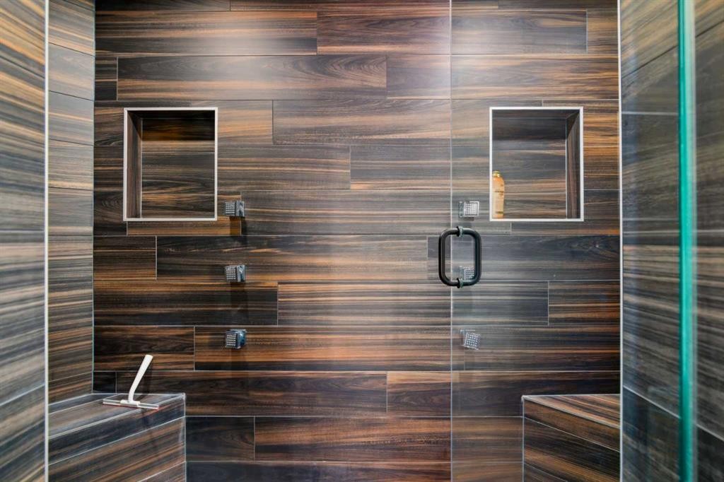 38 Sunrise Way, Priddis Greens, AB - Indoor Photo Showing Other Room