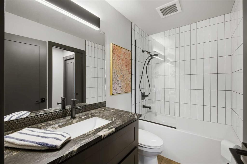 38 Sunrise Way, Priddis Greens, AB - Indoor Photo Showing Bathroom