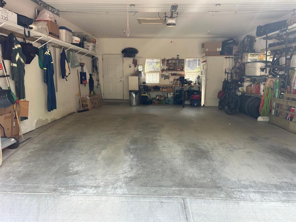 2104 23 Avenue Nw, Calgary, AB - Indoor Photo Showing Garage