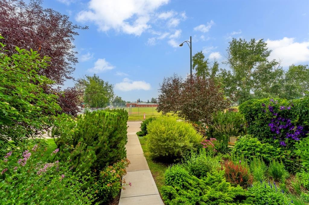 2104 23 Avenue Nw, Calgary, AB - Outdoor