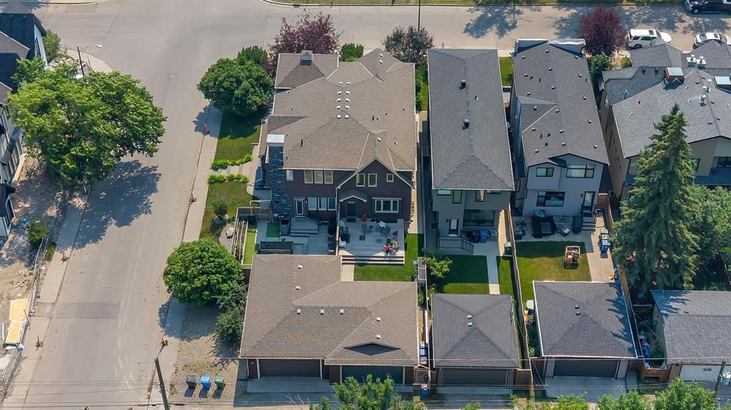 2104 23 Avenue Nw, Calgary, AB - Outdoor