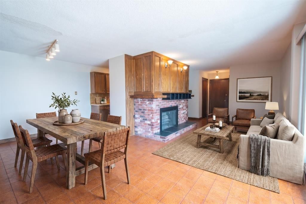 201-512 Cedar Crescent Sw, Calgary, AB - Indoor With Fireplace
