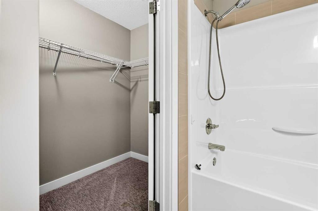 235 Mckenzie Towne Link Se, Calgary, AB - Indoor Photo Showing Bathroom