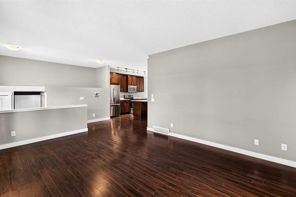235 Mckenzie Towne Link Se, Calgary, AB - Indoor