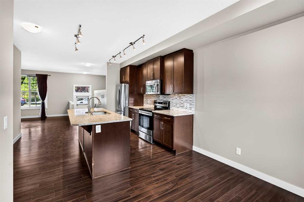 235 Mckenzie Towne Link Se, Calgary, AB - Indoor Photo Showing Kitchen