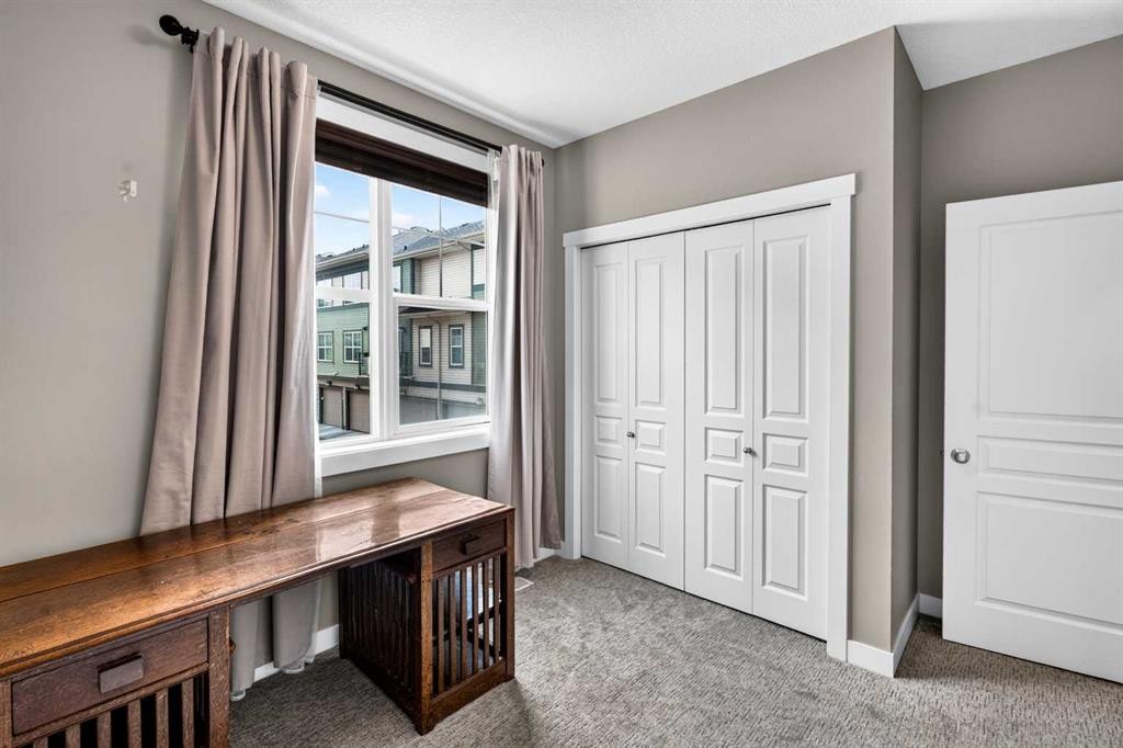 235 Mckenzie Towne Link Se, Calgary, AB - Indoor