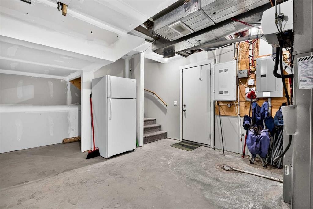 235 Mckenzie Towne Link Se, Calgary, AB - Indoor