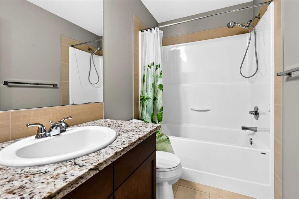 235 Mckenzie Towne Link Se, Calgary, AB - Indoor Photo Showing Bathroom