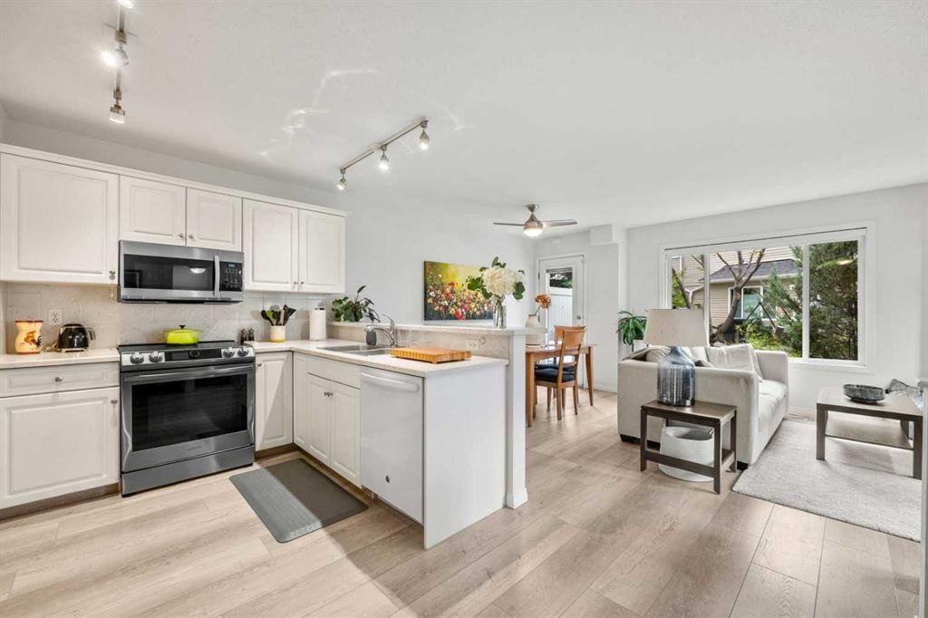 40 Chaparral Ridge Terrace Se, Calgary, AB - Indoor Photo Showing Kitchen