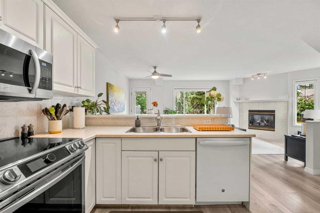 40 Chaparral Ridge Terrace Se, Calgary, AB - Indoor Photo Showing Kitchen With Double Sink