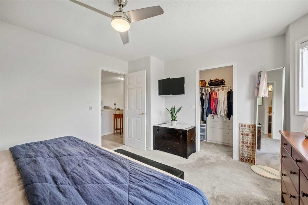 40 Chaparral Ridge Terrace Se, Calgary, AB - Indoor Photo Showing Bedroom