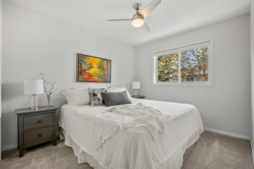 40 Chaparral Ridge Terrace Se, Calgary, AB - Indoor Photo Showing Bedroom